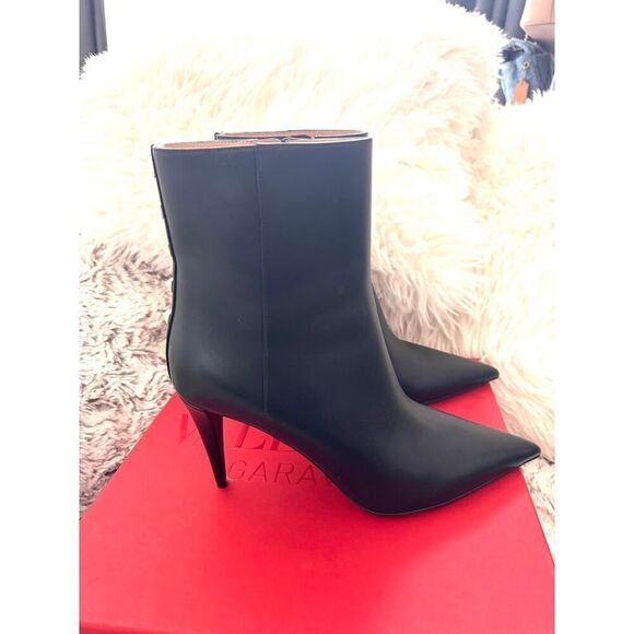 VALENTINO GARAVANI  Rockstud Leather Ankle Boots in black 38.5 - Picture 3 of 12